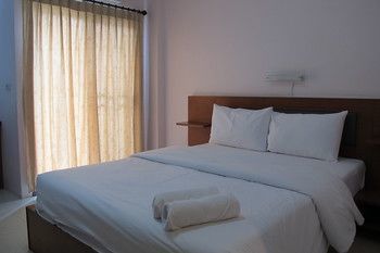 Отель Somjai House Сирача Экстерьер фото